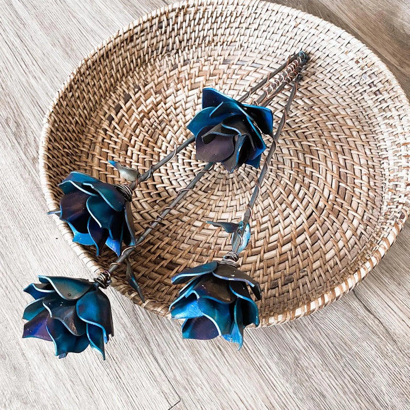 Pre-built 3-rose metal bouquet, handmade steel flower arrangement